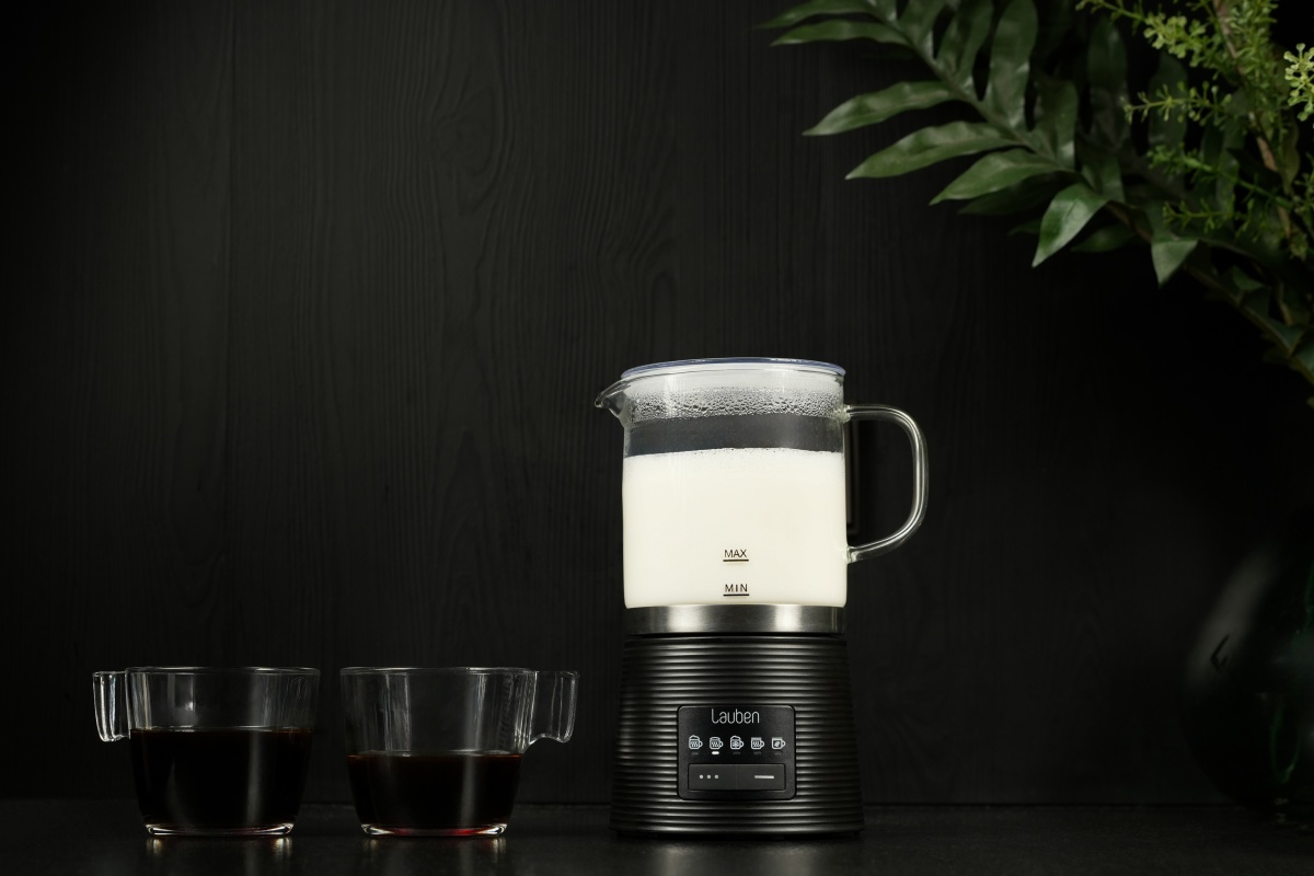 Lauben Glass Milk Frother 600BG lifestyle