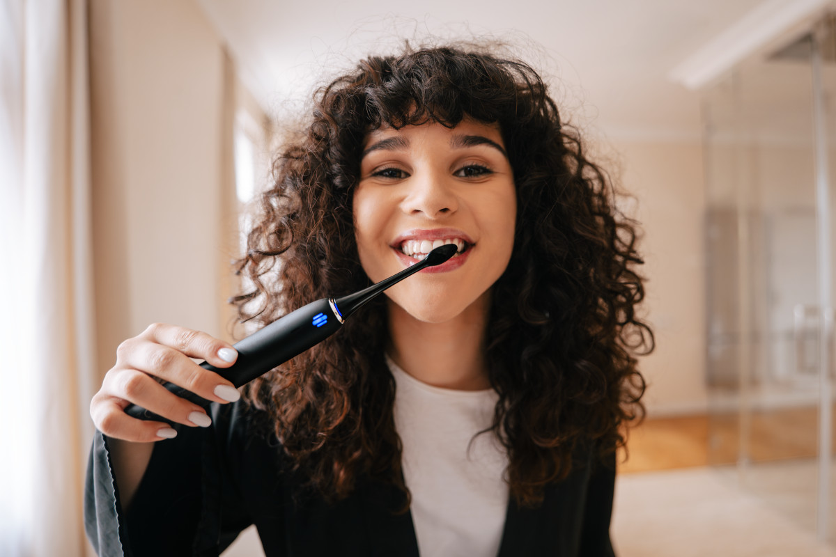 TrueLife SonicBrush Clean70 UV Black szczoteczka soniczna z czujnikiem nacisku SmartPressure